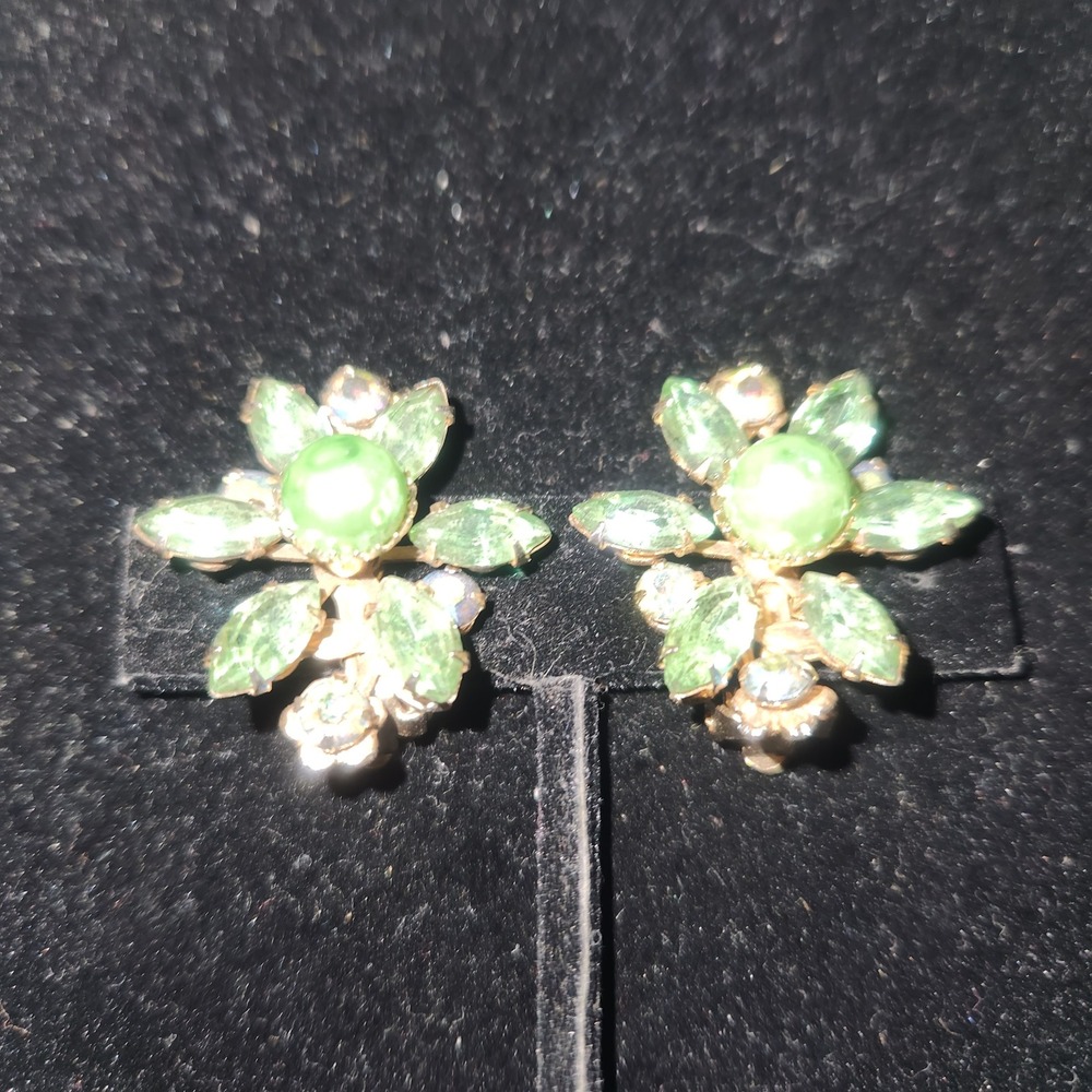 Sparkling Green Rhinestone Flower Clip On Earrings‎ Gold Tone Vintage - Picture 3 of 12
